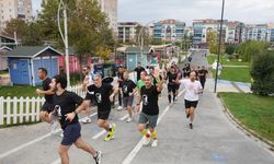 Yüzlerce kişi ATA’ya saygı için koştu