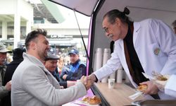 Etimesgut'ta ikram karavanları metro çıkışlarında