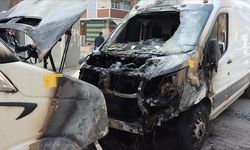 Ankara'nın Çamlıdere ilçesinde bir mahalle muhtarı ile oğluna ait 4 araç kundaklandı