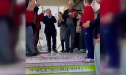 34 yıllık öğretmen öğrencilerinin alkışları arasında emekliliğe ayrıldı