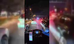 Başkentte trafikte kalan ambulansa yolu motokurye açtı