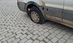 Beypazarı'nda park halindeki araçların lastikleri kesildi