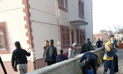 Çubuk’ta apartman dairesindeki yangında anne ve 3 çocuğu dumandan etkilendi