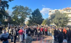 Buca Belediyesi'nde iş bırakan işçiler, haklarını istedi