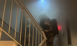 Çakmakla oynarken yangın çıkardı