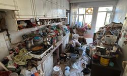 Ev ve apartmanın bahçesinden 10 kamyon çöp çıktı