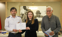 Otobüs şoförü, aracında unutulan içinde 4 bin avro olan çantayı sahibine ulaştırdı