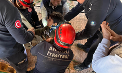 Foseptiğe düşen 6 yaşındaki Eyüp kurtarıldı, annesi çalışmaları gözyaşlarıyla izledi