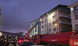 Başkentte bir apartmanın çatı katında çıkan yangın söndürüldü