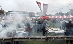 Festivalde 10 bin kişiye 3 ton hamsi dağıtıldı