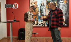 Sanatçı RETA’dan ‘Hem burada hem orada’ sergisi