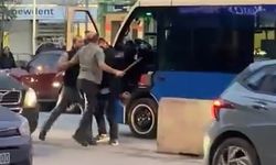 Araç sürücüsü ile minibüs şoförü arasında sopalı kavga