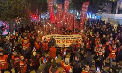 İzmir’de belediye işçileri eylemin ikinci gününde meşalelerle yürüdü