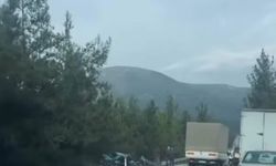 Kamyonetle otomobil çarpıştı: 2 ölü, 1'i ağır 2 yaralı