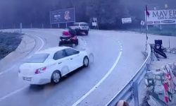 Kayganlaşan yolda virajda kazalar kamerada
