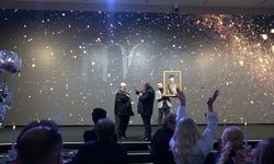 ‘O bizim en kıymetlimiz’ deyip, müzayedede Atatürk portresini satıştan çıkardı