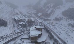 Palandöken’de kar kalınlığı 70 santimetreyi geçti; kayak merkezi dronla görüntülendi