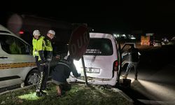 Polisten kaçarken kaza yapan minibüste 20 kaçak göçmen yakalandı