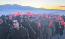 Sarıkamış şehitleri için sıfırın altında 10 derecede saygı nöbeti