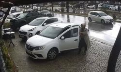 Sürücüsünün el frenini çekmeyi unuttuğu otomobil, kazaya neden oldu