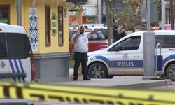 Taksi durağında kendisini tabanca ve bıçakla yaraladı