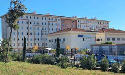 Tartıştığı 3 kişi tarafından bıçaklanan üniversite öğrencisi yaralandı