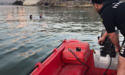 Terliğini almak isterken Dicle Nehri’ne düşen Ahmet’i arama çalışması başlatıldı