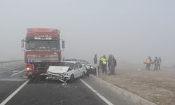 TIR, kırmızı ışıkta duran 4 araca çarptı