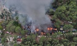 Fethiye'de kamp alanında çıkan yangına müdahale ediliyor