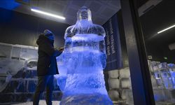 Türk kültüründe öne çıkan karakter ve malzemeleri buza işlediler