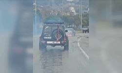 Seyir halindeki otomobilinin alev aldığını offroad kulübü üyelerinin uyarısıyla fark etti
