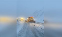 Kar yağışıyla birlikte KGM ekipleri de görev başına geçti