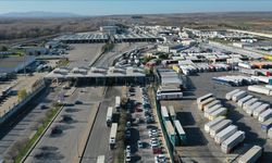 Kapıkule Gümrük Kapısı'nda günlük ticari araç geçiş rekoru kırıldı