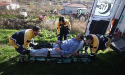 Sağlık ekipleri hayat kurtarmak için zorlu şartlarda saniyelerle yarışıyor