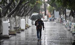 Meteorolojiden Türkiye'nin bazı bölgeleri için kuvvetli yağış ile fırtına uyarısı