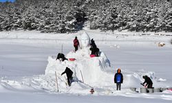 Kars'ta Sarıkamış şehitleri anısına kardan heykellerin yapımına başlandı