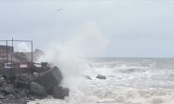 Düzce'de kuvvetli rüzgar nedeniyle dalga boyu yükseldi