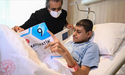 Lösemili öğrenci, hastane odasında yılmadan hazırlandığı LGS maratonundan zaferle çıktı