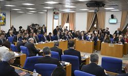 "Kamudaki kariyer meslek mensupları ve yöneticilere zam önergesi" geri çekildi