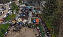 Uludağ’a teleferikle çıkmak isteyenler kuyruk oluşturdu