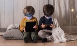 TBMM’de görüşülen sosyal medya yasa tasarısı ebeveynleri nasıl etkileyecek?