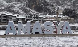 Amasya'da kar yağışının ardından caddeler beyaza büründü