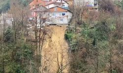 3 gün önce boşaltılan evin heyelanda bahçe duvarı çöktü