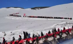 Sıfırın altında 22 derecede Sarıkamış şehitleri için yürüdüler