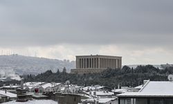 Ankara'da yeni yılın ilk gününde kar yağışı etkili oluyor