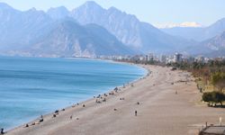 Antalya’da deniz suyu sıcaklığı, hava sıcaklığını geride bıraktı