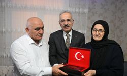 Bakan Uraloğlu'ndan şehit ailesine ziyaret
