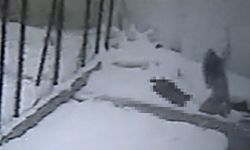 Cam silerken 3’üncü kattan düşen öğretmen yaşamını yitirdi