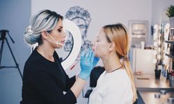 Hatalı kalıcı makyaj sonrası kaş silmeye ilgi artıyor