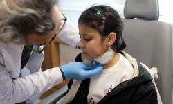 Darbedilip boğazından bıçaklanan Hüda'yı atkısı kurtarmış